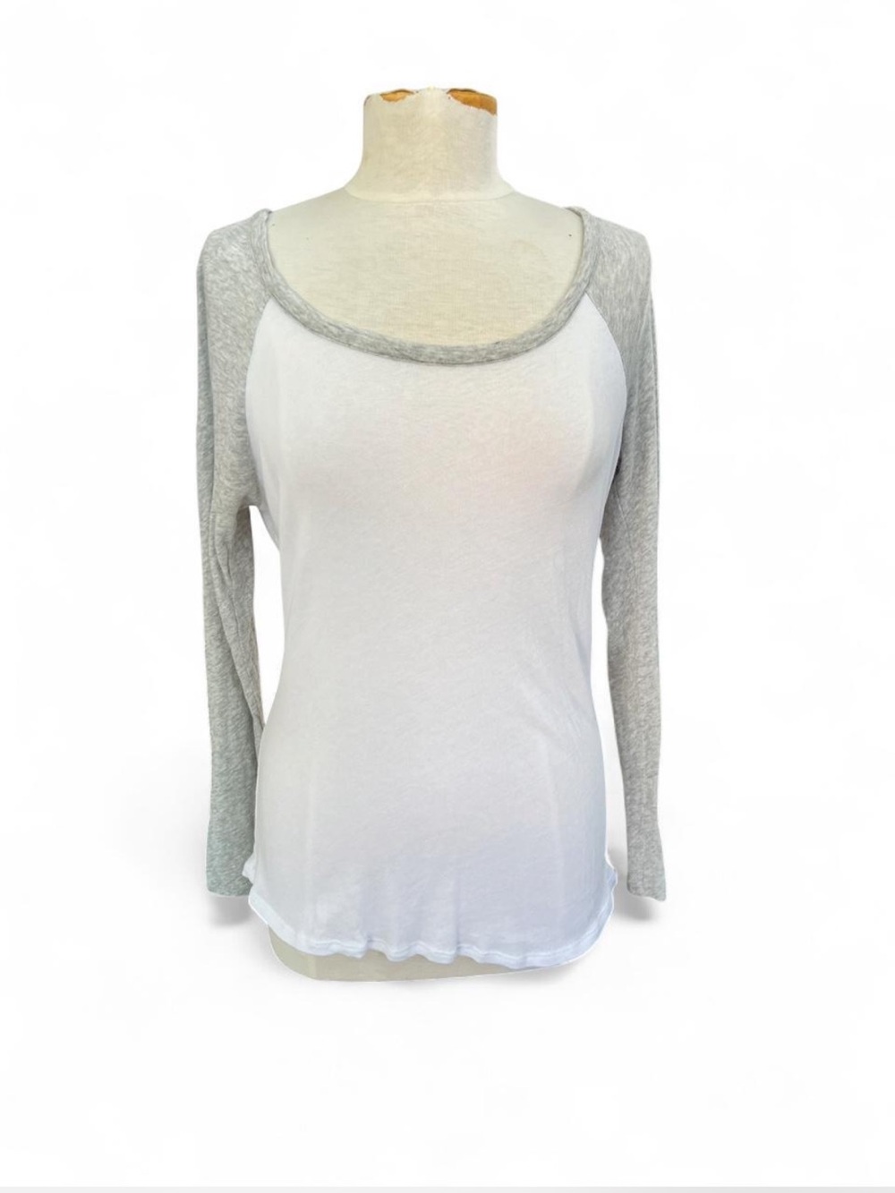 Chaser Vintage Style Raglan Baseball Tee
Gray and white Size small